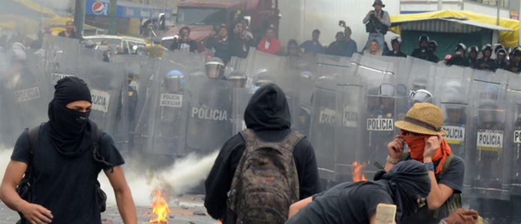 Μεξικό: Σκηνικό πολέμου στις διαδηλώσεις για τους 43 δολοφονημένους φοιτητές