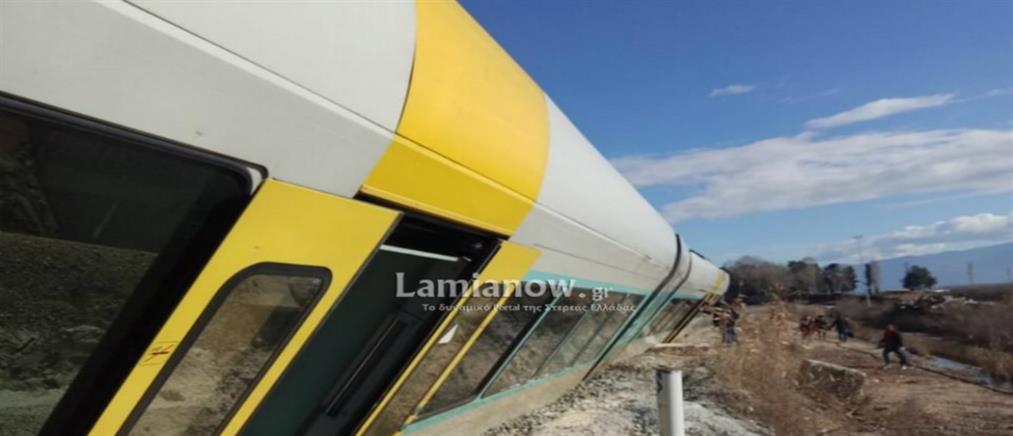 Τρένο εκτροχιάστηκε και αναποδογύρισε στο Λιανοκλάδι (εικόνες)