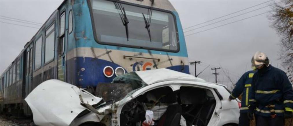 Τραγωδία: τρένο παρέσυρε αυτοκίνητο με τον οδηγό του