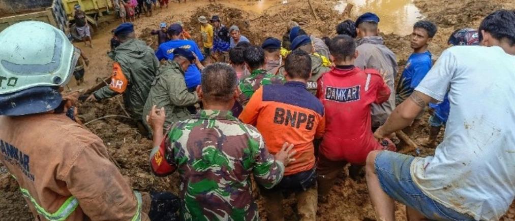 Ινδονησία: Δεκάδες νεκροί από πλημμύρες και κατολισθήσεις