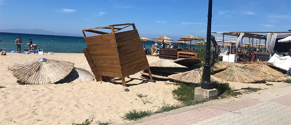 Χαλκιδική: Ανεμοστρόβιλος σε παραλία με τραυματίες και ζημιές (εικόνες)