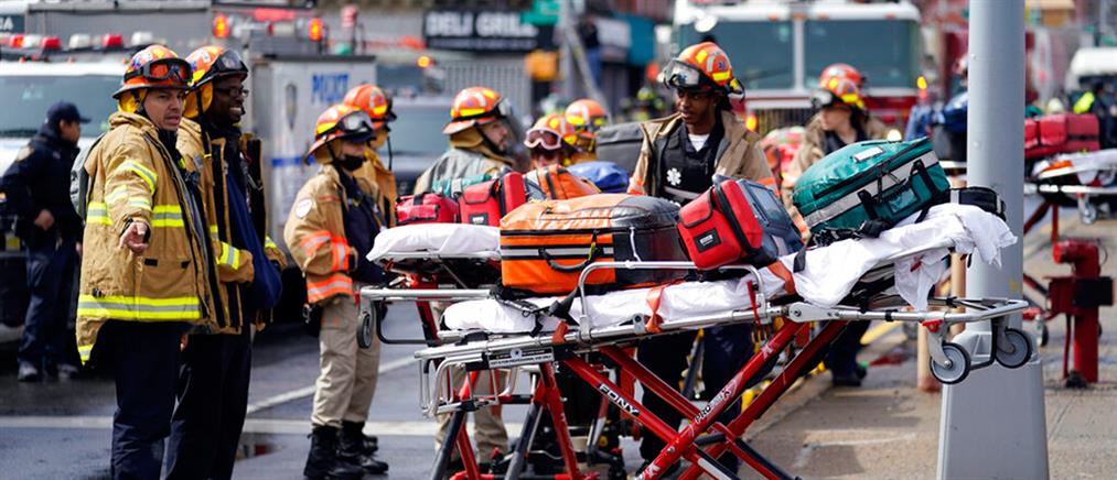 Νέα Υόρκη: Σοκάρουν οι εικόνες από την επίθεση με πυροβολισμούς (εικόνες)