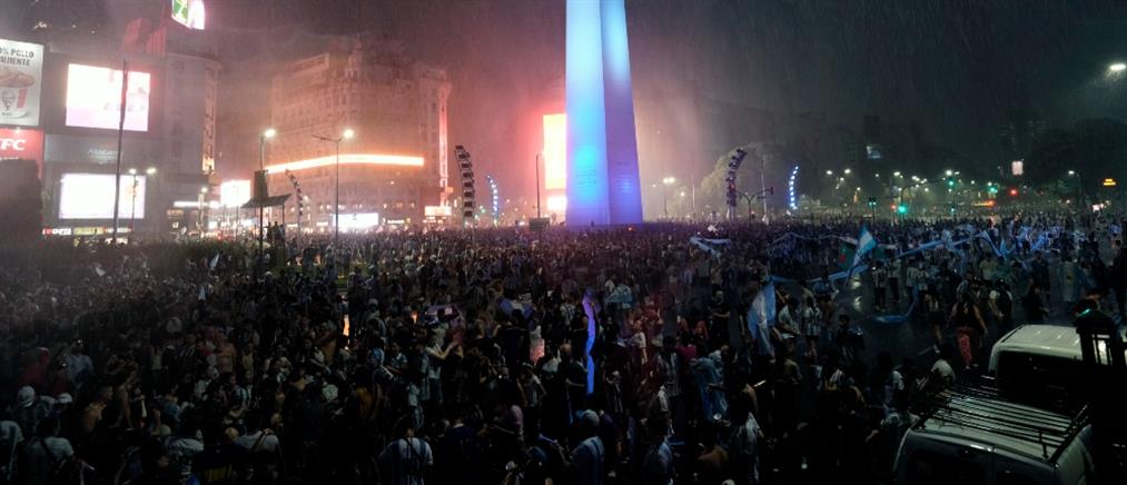 Μουντιάλ 2022 – Αργεντινή: υπό βροχή οι πανηγυρισμοί στο Μπουένος Άιρες (εικόνες)