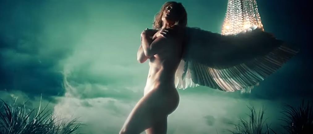 Τζένιφερ Λόπεζ: “Κολάζει” ως γυμνός άγγελος στο νέο βίντεο κλιπ