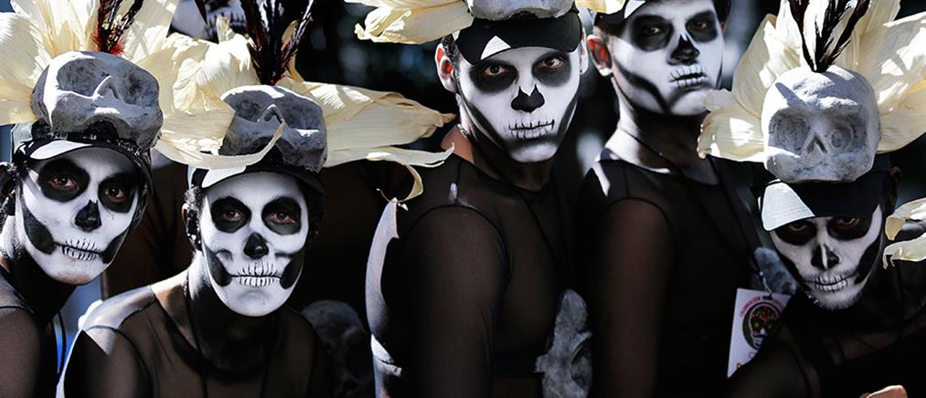 Μεξικό: μεγαλειώδης παρέλαση για τη “Μέρα των Νεκρών”