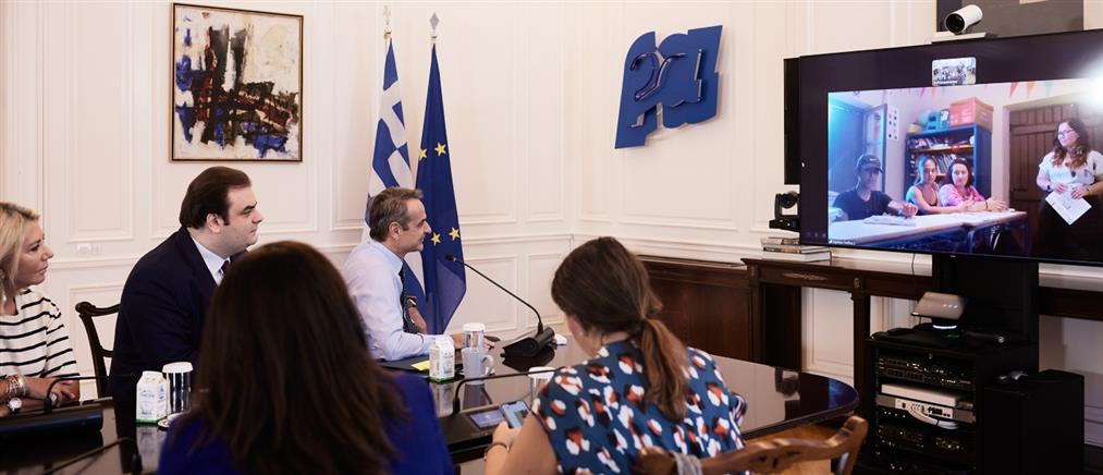 Γαύδος: Μητσοτάκης - Πιερρακάκης “έκαναν μάθημα” στην Ψηφιακή Τάξη του Γυμνασίου (βίντεο)