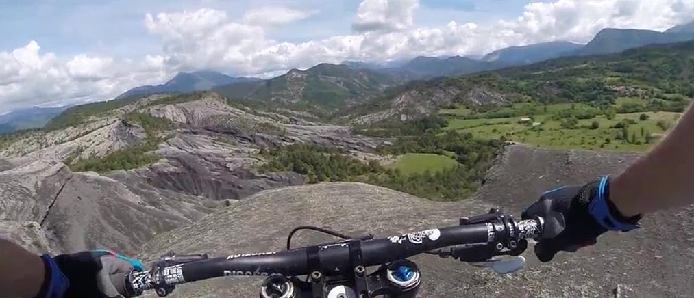 Βίντεο που κόβει την ανάσα: Ποδηλάτης κατεβαίνει απόκρημνη πλαγιά στις Άλπεις!