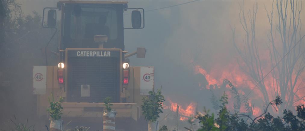 Φωτιά απειλεί σπίτια στο Ναύπλιο