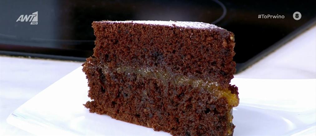 Κέικ σοκολάτας γεμιστό με μαρμελάδα από την Αργυρώ Μπαρμπαρίγου
