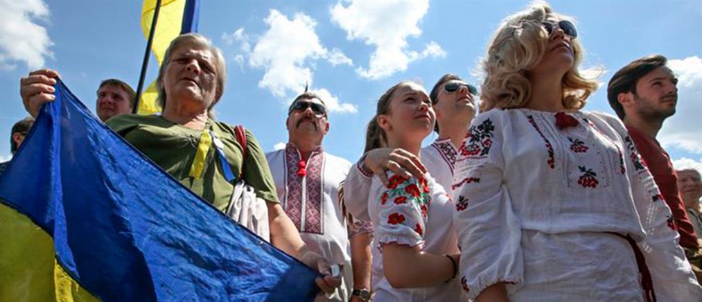 Εκατοντάδες Ουκρανοί διαδήλωσαν κατά της παράτασης της εκεχειρίας