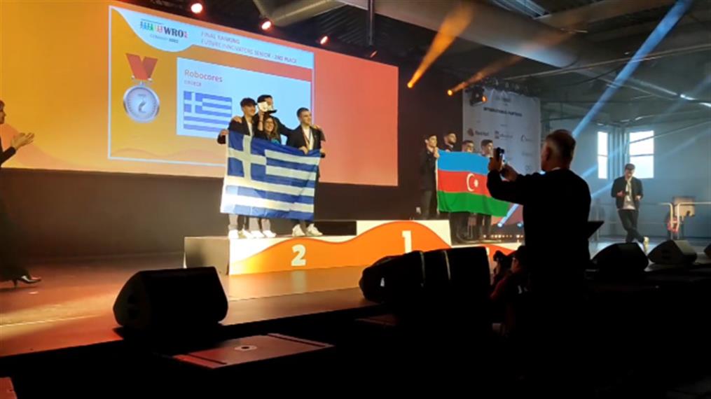 Παγκόσμια Ολυμπιάδα Ρομποτικής: Αργυρό μετάλλιο για την ελληνική ομάδα Robocores