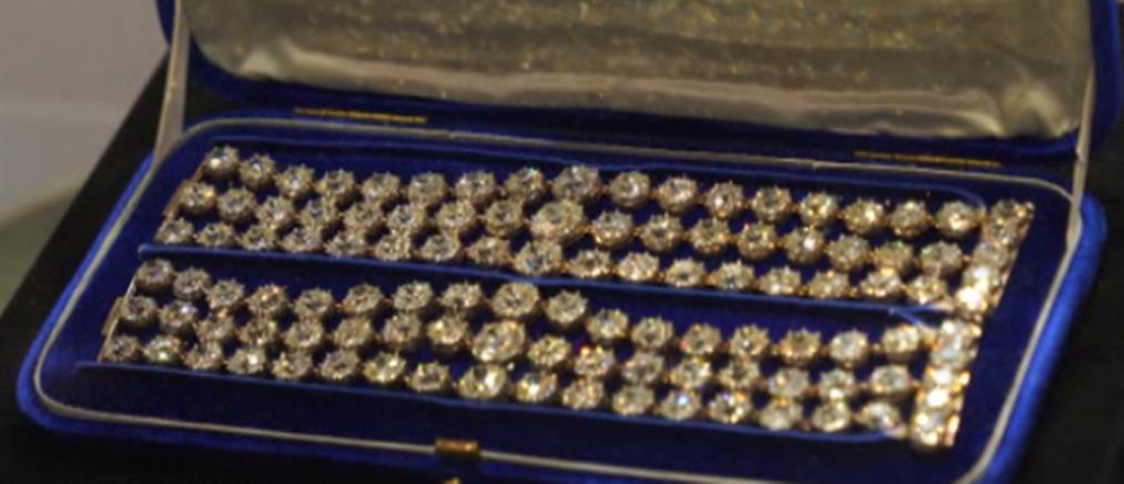 Μαρία Αντουανέτα: Δημοπρατήθηκαν διαμαντένια βραχιόλια της (εικόνες)