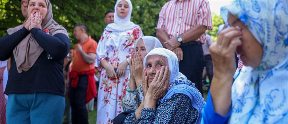 Σρεμπρένιτσα: Αναγνωρίστηκαν δεκάδες θύματα της Σφαγής (εικόνες)