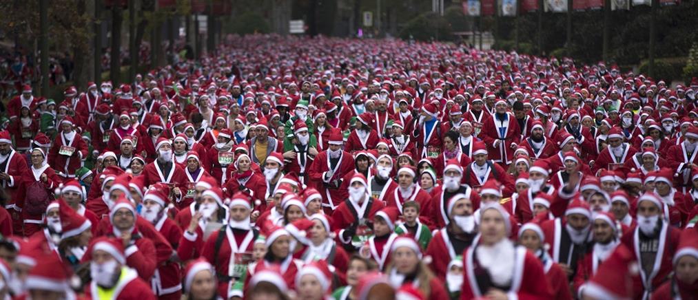 Χιλιάδες “Αϊ-Βασίληδες” έτρεξαν σε αγώνες δρόμου με “άρωμα” Χριστουγέννων (βίντεο)