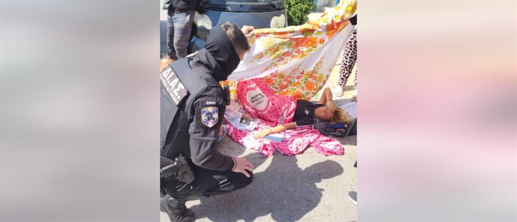 Αστυνομικοί βοήθησαν γυναίκα που γεννούσε στην μέση του δρόμου (βίντεο)