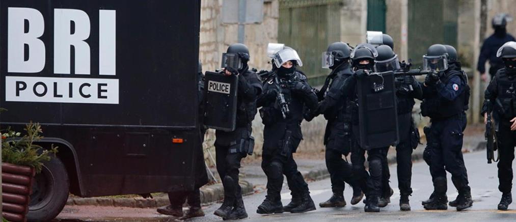Charlie Hebdon: Όλη η Γαλλία ψάχνει τους δράστες