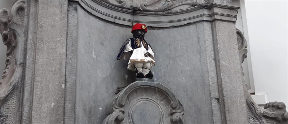 Βρυξέλλες: Τσολιάς “ντύθηκε” το Manneken Pis (εικόνες)