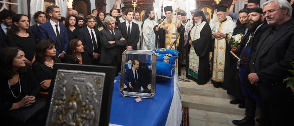 Οι Κρητικοί αποχαιρετούν τον Κωνσταντίνο Μητσοτάκη