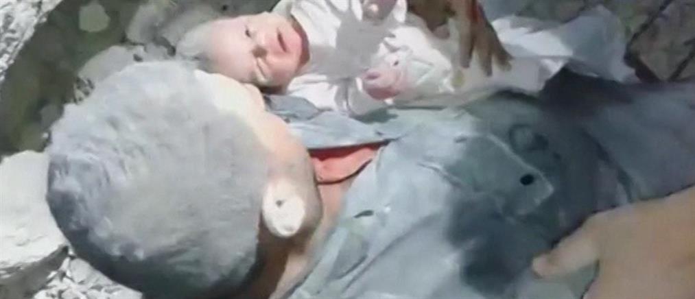 Συγκλονιστικό βίντεο: Διάσωση μωρού στη Συρία μέσα από τα συντρίμμια
