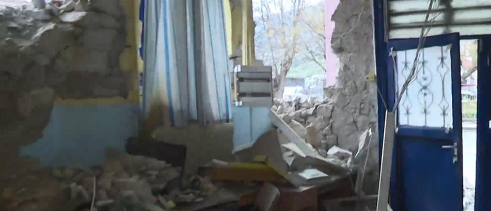 Ο ΑΝΤ1 στο Δαμάσι: Εικόνες αποκάλυψης στο σχολείο που “πληγώθηκε” από τον σεισμό (βίντεο)
