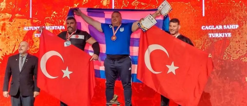 Ελληνοτουρκικά: Οι Τούρκοι “έκοψαν” τον Εθνικό Ύμνο στην απονομή Έλληνα αθλητή (βίντεο)