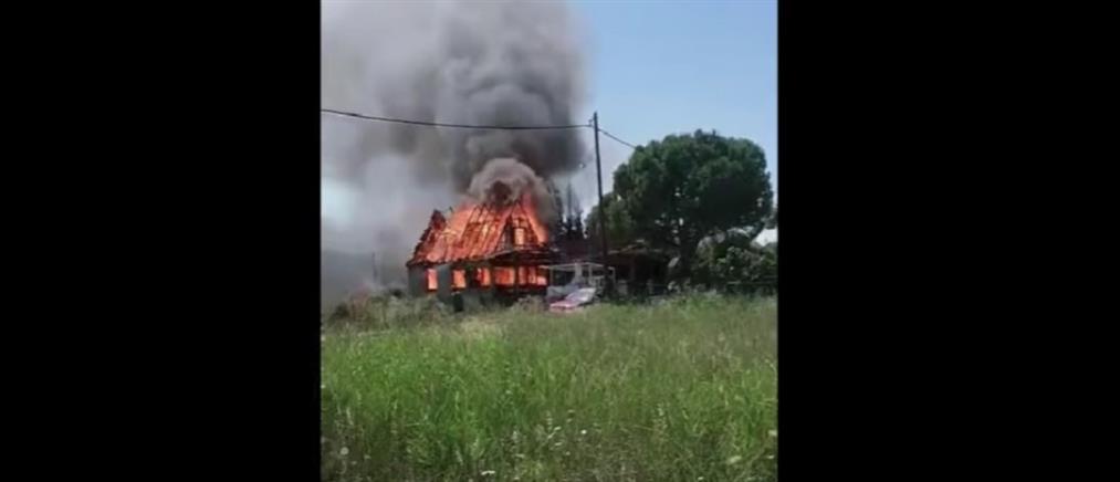 Ωρωπός: σπίτι κάηκε ολοσχερώς στον Άγιο Κωνσταντίνο (βίντεο)