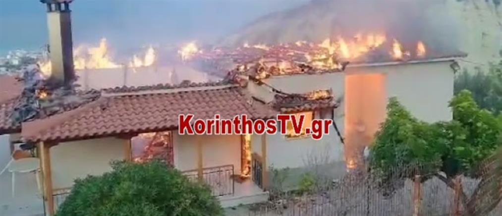 Ξυλόκαστρο: Σπίτι παραδόθηκε στις φλόγες (εικόνες)