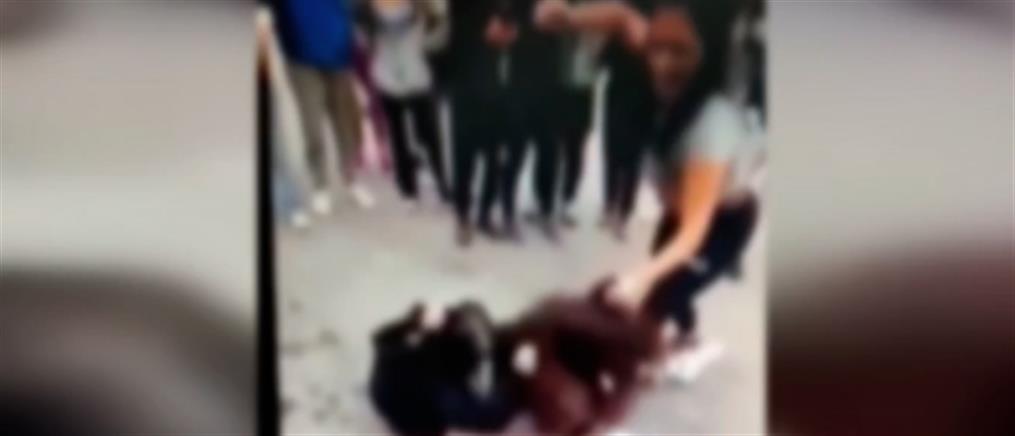 Περιστέρι: Άγριος ξυλοδαρμός 13χρονης σε σχολείο - Συλλήψεις τριών μαθητριών (βίντεο)