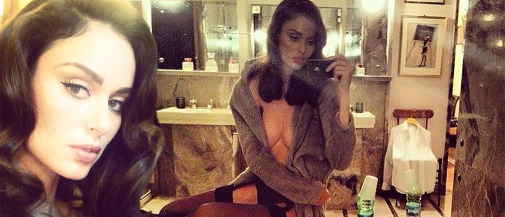 Η «καυτή» Νικόλ Τρούνφιο στην πιο σέξι selfie φωτογραφία