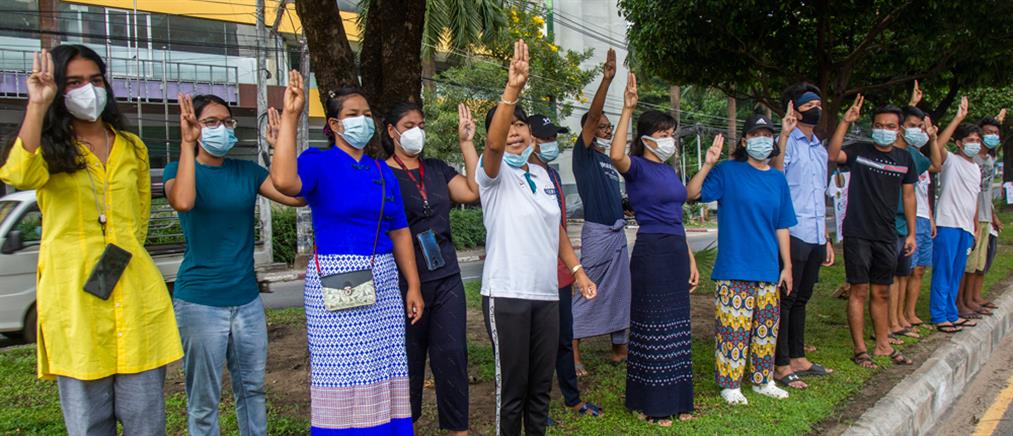 Μιανμάρ: Αιματηρές διαδηλώσεις κατά της χούντας (εικόνες)