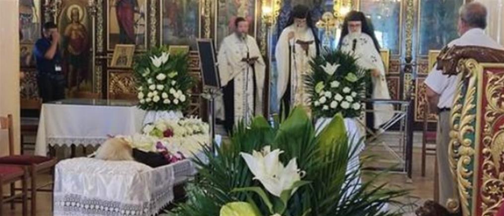 Τρεις ιερείς συλλειτούργησαν στην κηδεία της μητέρας τους! (εικόνες)