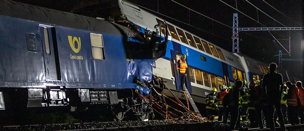 Επιβατικό τρένο συγκρούστηκε με εμπορευματικό (εικόνες)