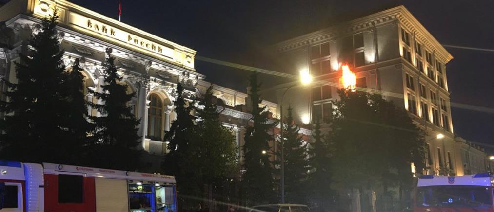 Στις φλόγες το κτήριο της Κεντρικής Τράπεζας της Ρωσίας (εικόνες)