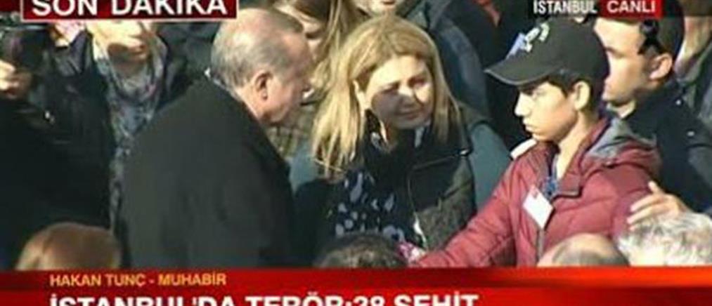 Σάλος στην Τουρκία για το… βλέμμα ενός παιδιού στον Ερντογάν!