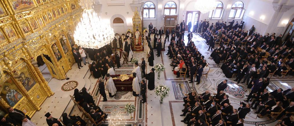 Αρχιεπίσκοπος Κύπρου: Το “ύστατο χαίρε” στον Χρυσόστομο Β’ (εικόνες)