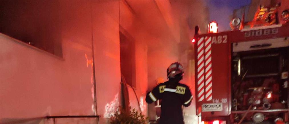 Άγιος Δημήτριος: Σπίτι τυλίχθηκε στις φλόγες (εικόνες)