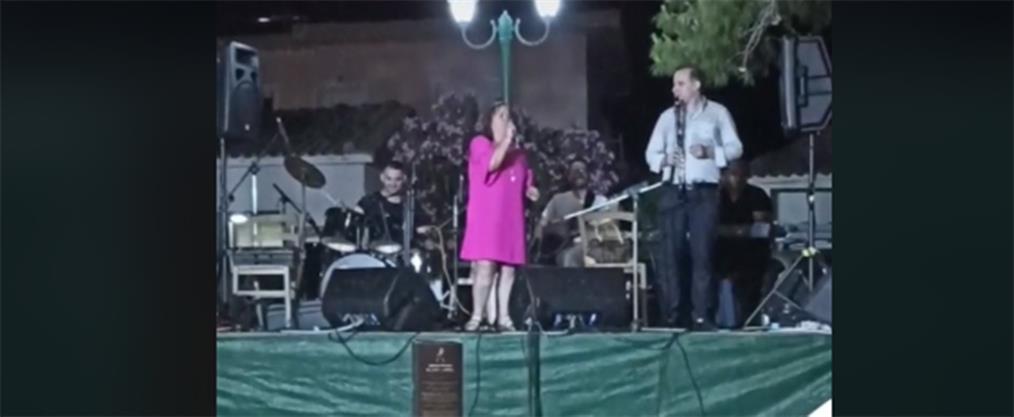 Η Έφη Θώδη τραγούδησε το “Madame” σε πανηγύρι και έγινε viral (βίντεο)