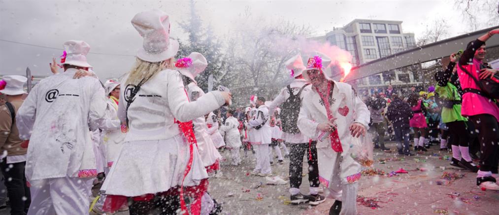 Καρναβάλι Ξάνθης 2023: Ξέφρενο γλέντι από μικρούς και μεγάλους (εικόνες)