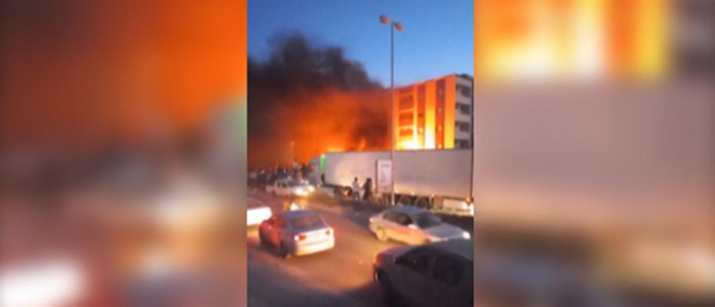 Λιβύη: Διαδηλωτές εισέβαλαν στο κοινοβούλιο (βίντεο)