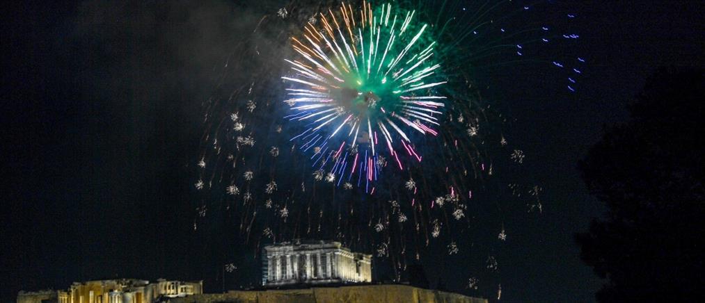 Πρωτοχρονιά 2022: πυροτεχνήματα στην Ακρόπολη για το νέο έτος (βίντεο)