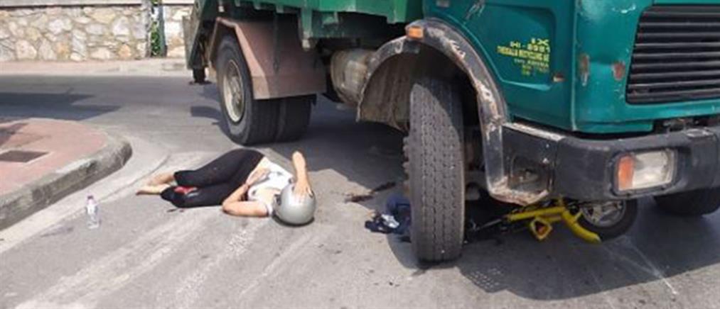 Τροχαίο στο Βόλο: Φορτηγό έσερνε γυναίκα κάτω από τις ρόδες (εικόνες)