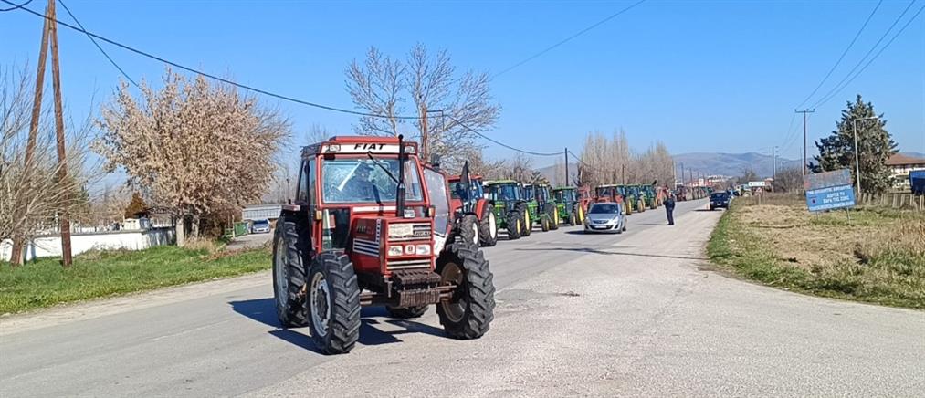 Αγρότες: Κάθοδος στην Αθήνα με εκατοντάδες τρακτέρ (βίντεο)