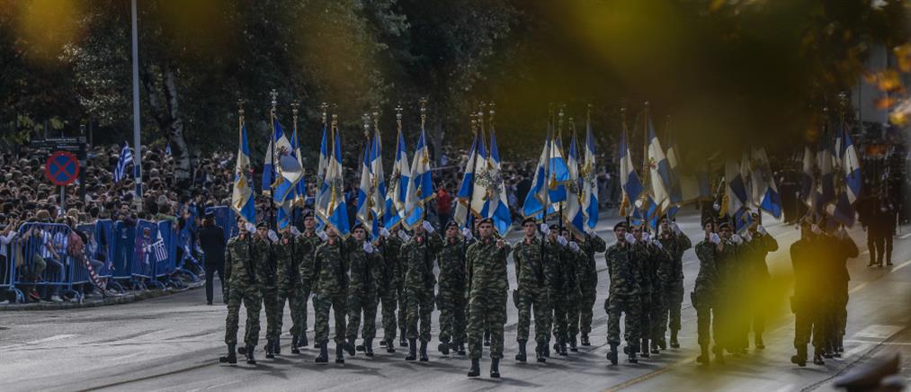 28η Οκτωβρίου - Θεσσαλονίκη: με λαμπρότητα η στρατιωτική παρέλαση (εικόνες)