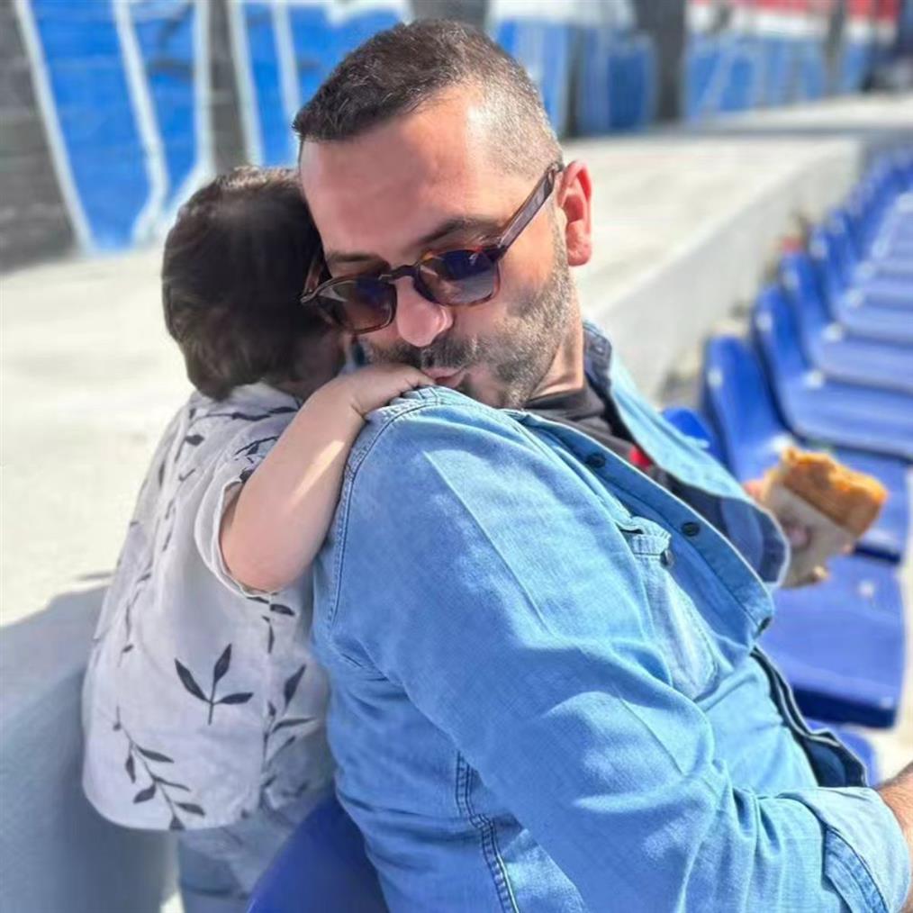 Λεωνίδας Κουτσόπουλος: Με τον γιο του στην παραλία! Η φωτογραφία από τις διακοπές τους