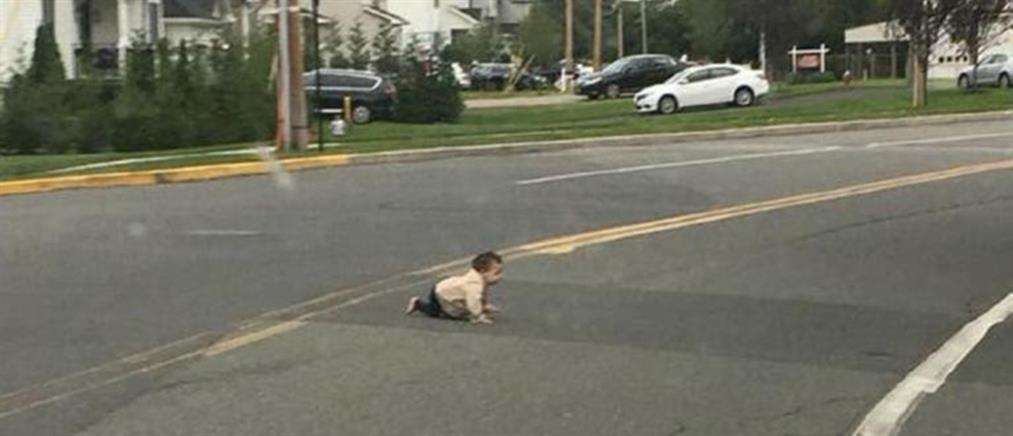 Βίντεο – σοκ: Μωρό μπουσουλάει σε λεωφόρο, σώθηκε από θαύμα (βίντεο)