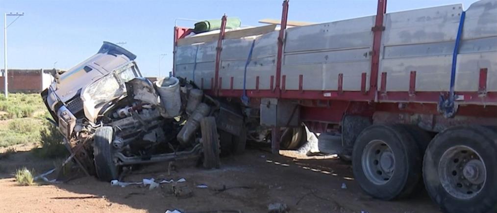 Βολιβία: Πολύνεκρη σύγκρουση λεωφορείου με φορτηγό (βίντεο)