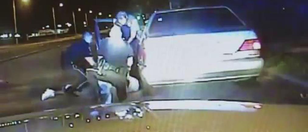 Μήνυση και νέο βίντεο βίας με τον αστυνομικό στη Νότια Καρολίνα