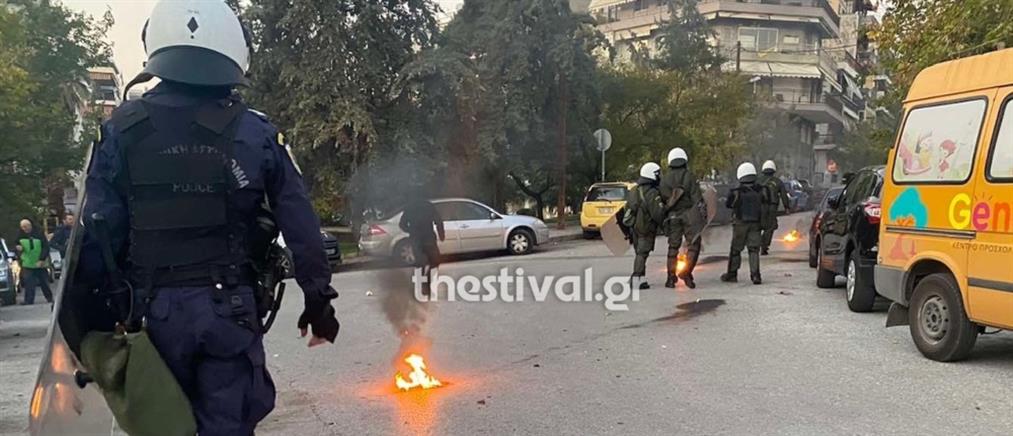 Θεσσαλονίκη – Τούμπα: Μολότοφ και δακρυγόνα έξω από το γήπεδο (εικόνες)