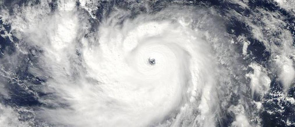 Συναγερμός για τυφώνα στο Μεξικό