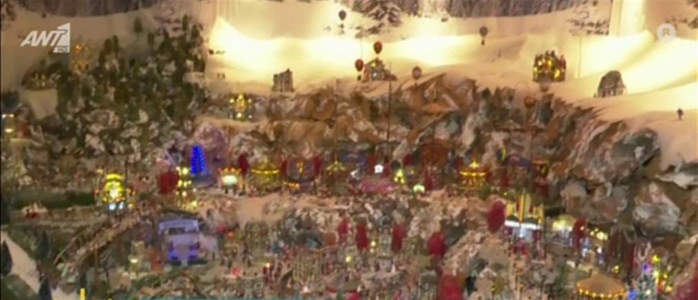 Εντυπωσιακό Χριστουγεννιάτικο Χωριό σε… σαλόνι! (βίντεο)